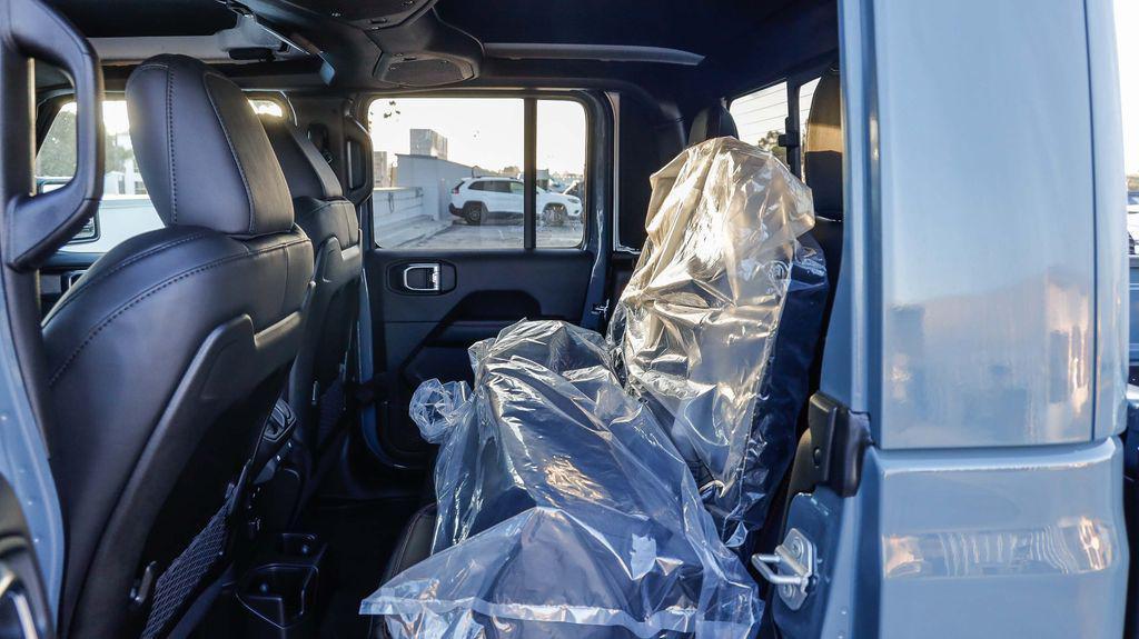 new 2025 Jeep Gladiator car, priced at $49,028