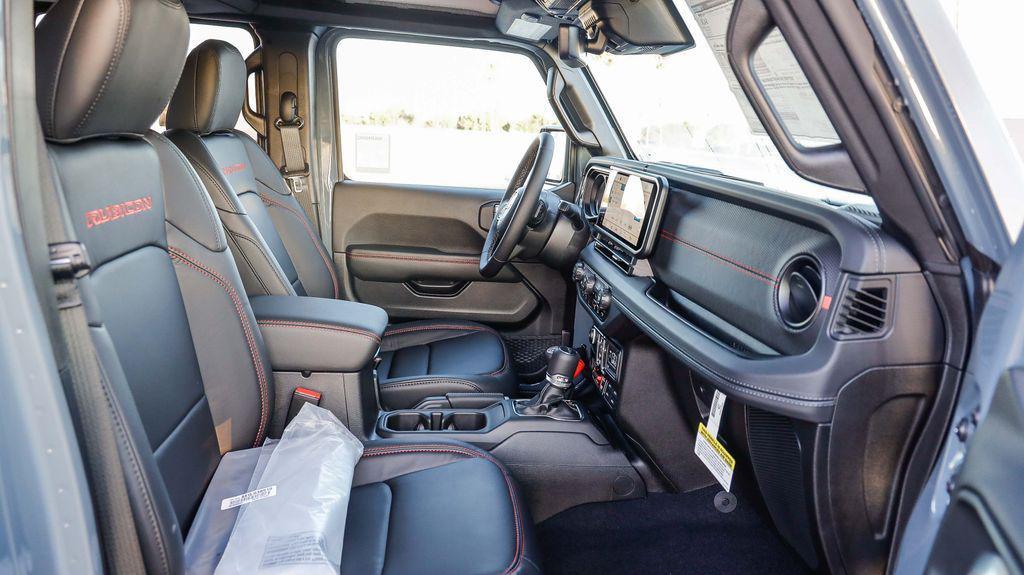 new 2025 Jeep Gladiator car, priced at $49,028