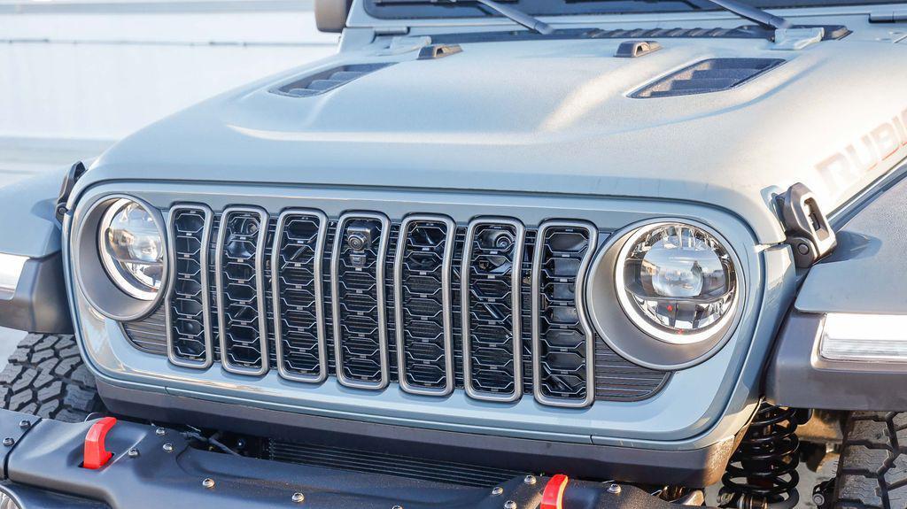 new 2025 Jeep Gladiator car, priced at $49,028