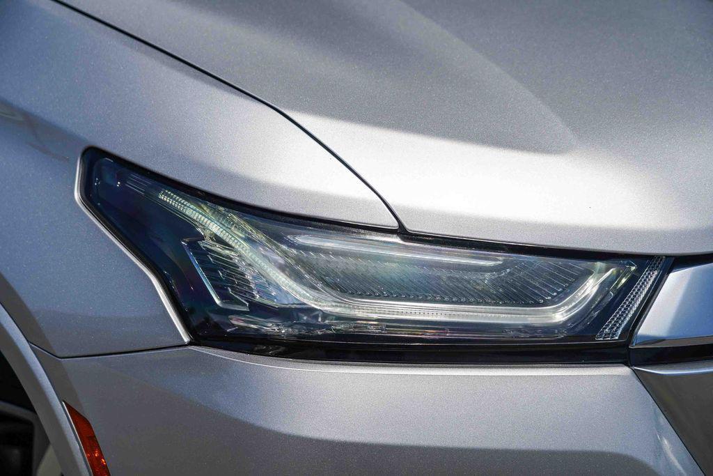 used 2022 Chevrolet Traverse car, priced at $28,995