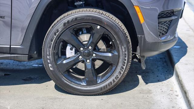new 2025 Jeep Grand Cherokee car, priced at $40,250