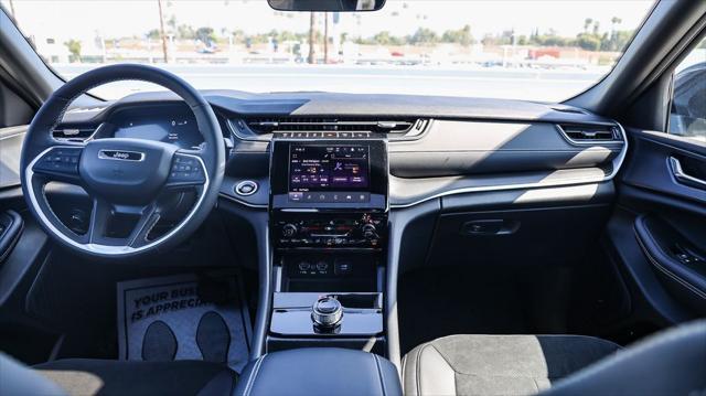 new 2025 Jeep Grand Cherokee car, priced at $40,250