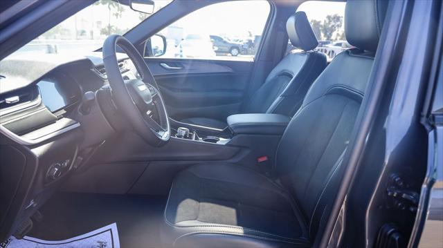 new 2025 Jeep Grand Cherokee car, priced at $40,250