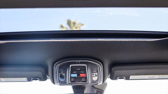 new 2025 Jeep Grand Cherokee car, priced at $40,250