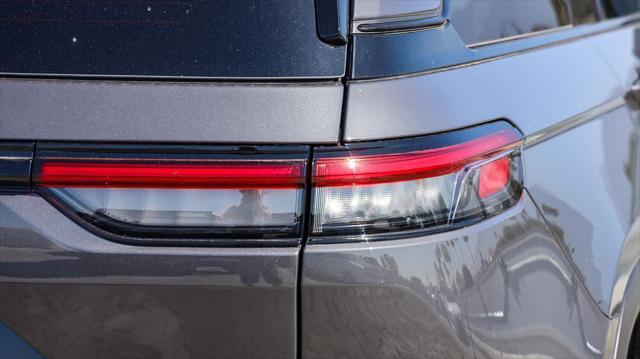 new 2025 Jeep Grand Cherokee car, priced at $40,250