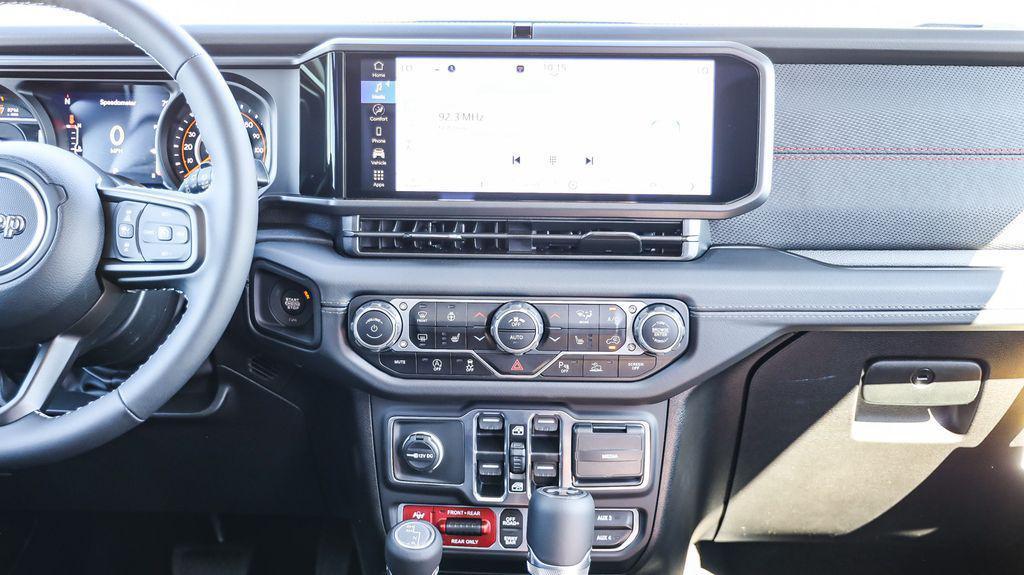 new 2025 Jeep Wrangler car, priced at $47,176