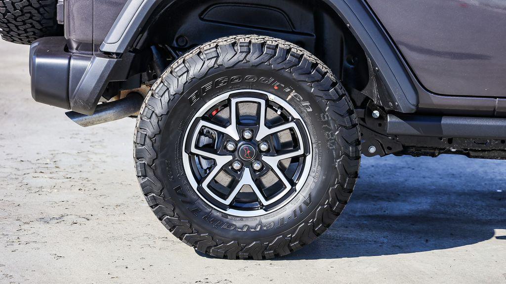 new 2025 Jeep Wrangler car, priced at $47,176