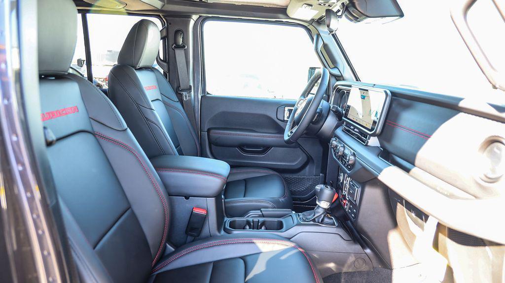 new 2025 Jeep Wrangler car, priced at $47,176