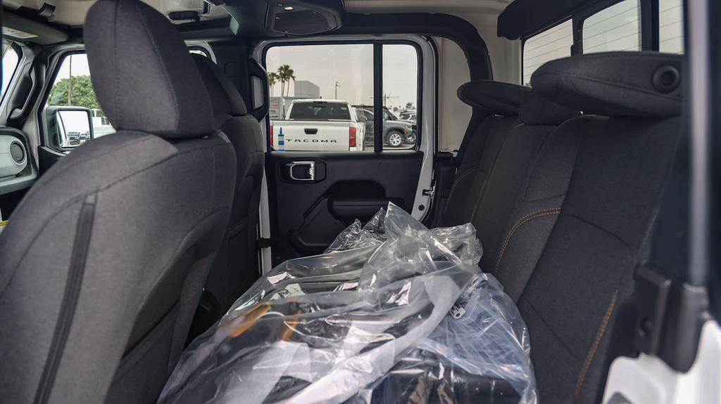 new 2025 Jeep Gladiator car, priced at $35,060