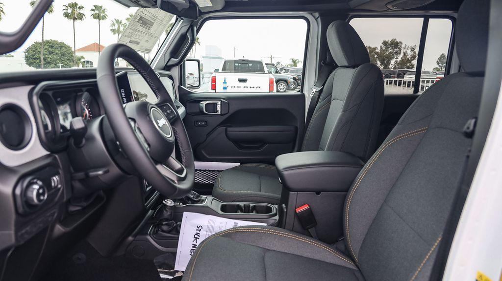 new 2025 Jeep Gladiator car, priced at $35,060