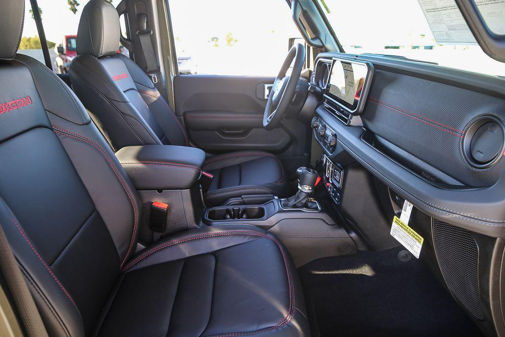 new 2025 Jeep Gladiator car, priced at $47,238