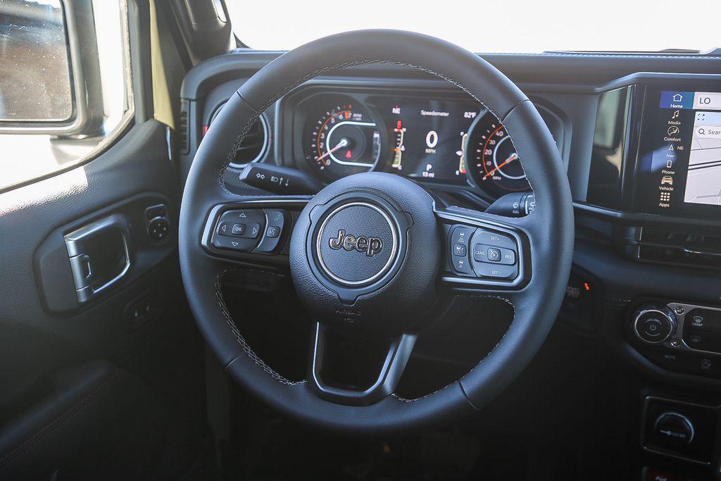 new 2025 Jeep Gladiator car, priced at $47,238