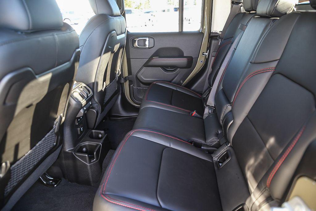 new 2025 Jeep Gladiator car, priced at $47,238