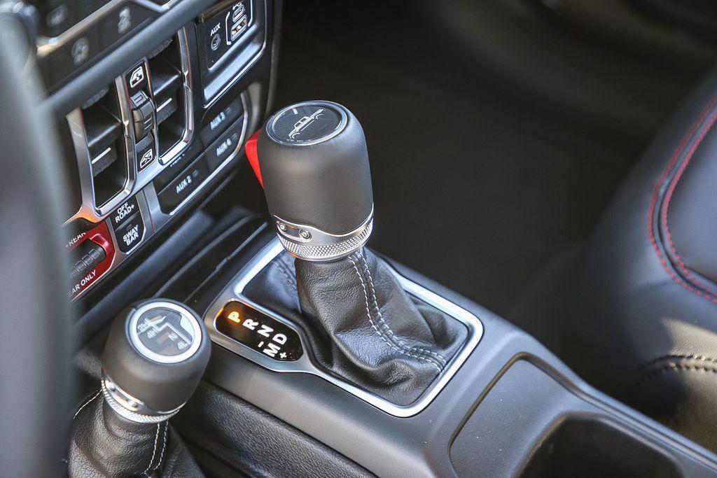 new 2025 Jeep Gladiator car, priced at $47,238