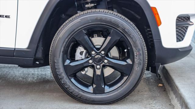 new 2025 Jeep Grand Cherokee car, priced at $39,580