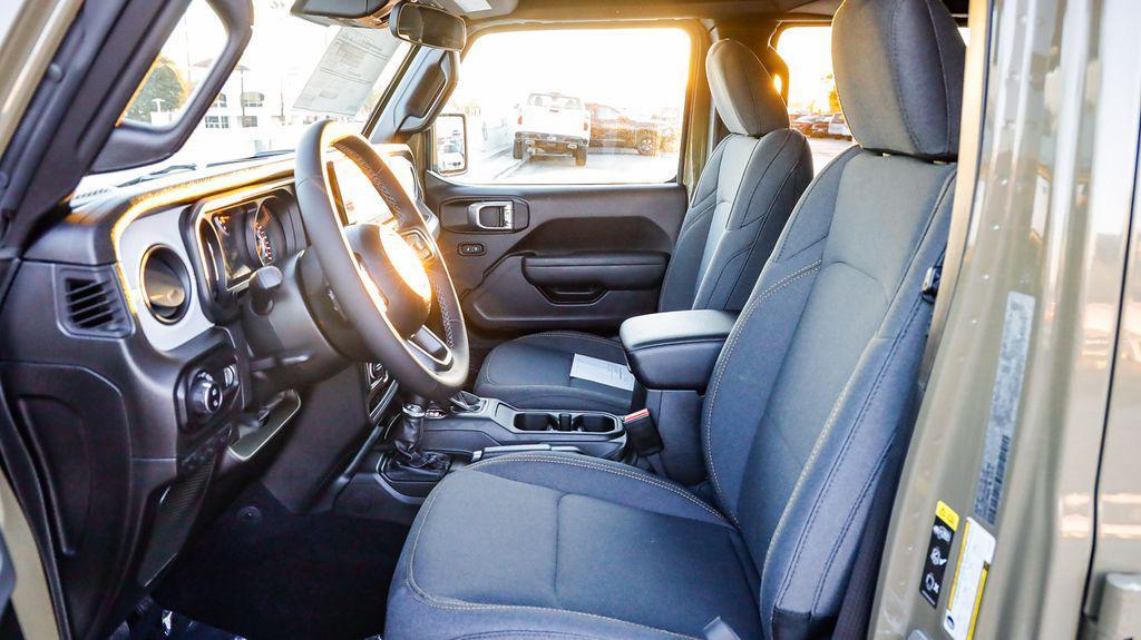 new 2025 Jeep Gladiator car, priced at $39,540