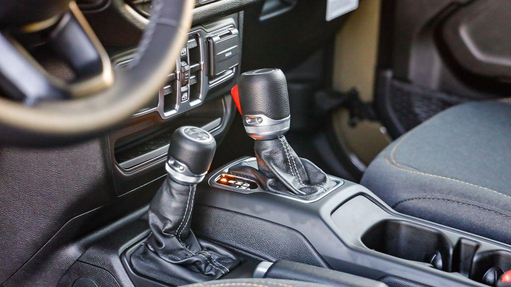 new 2025 Jeep Gladiator car, priced at $39,540