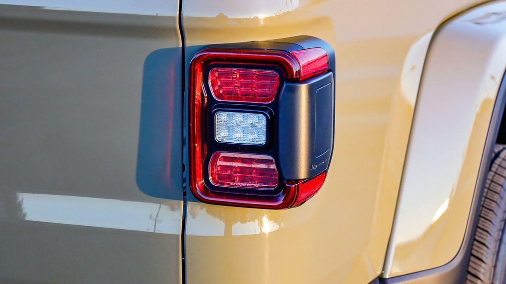 new 2025 Jeep Gladiator car, priced at $39,540