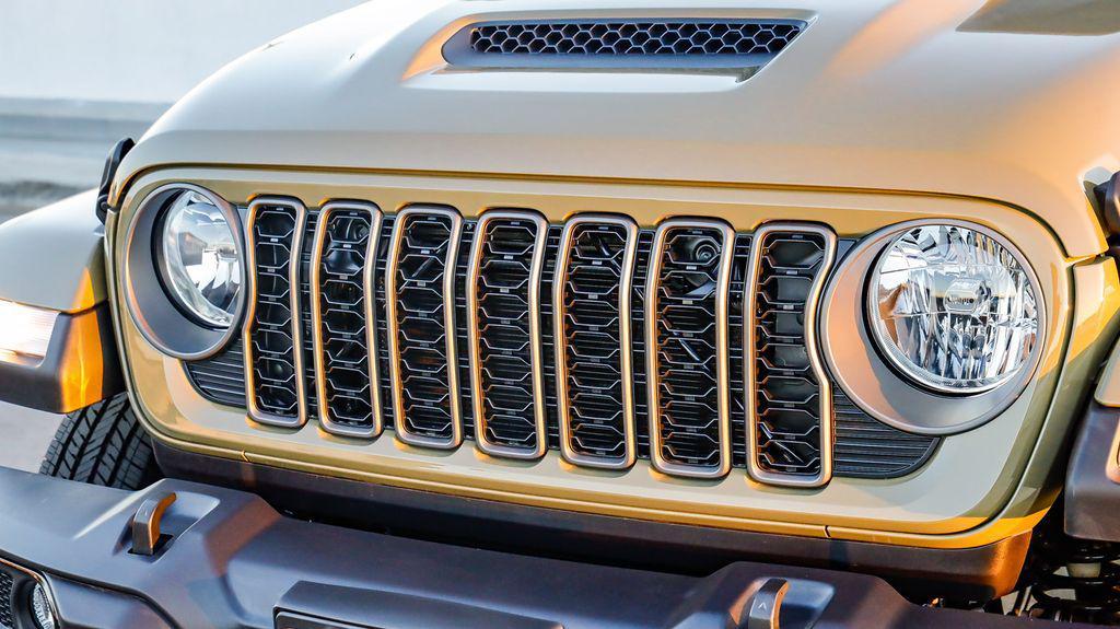 new 2025 Jeep Gladiator car, priced at $39,540