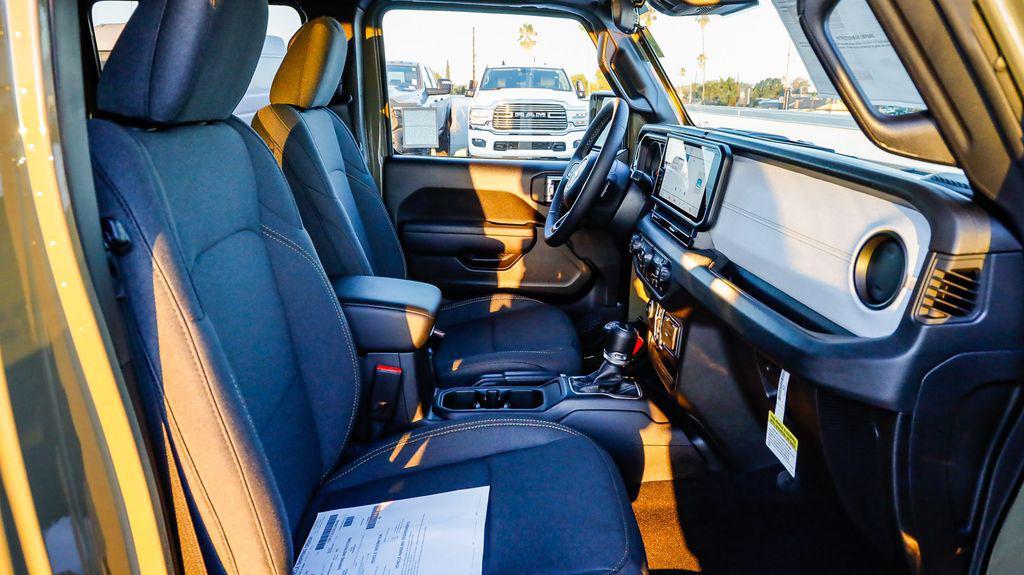 new 2025 Jeep Gladiator car, priced at $39,540