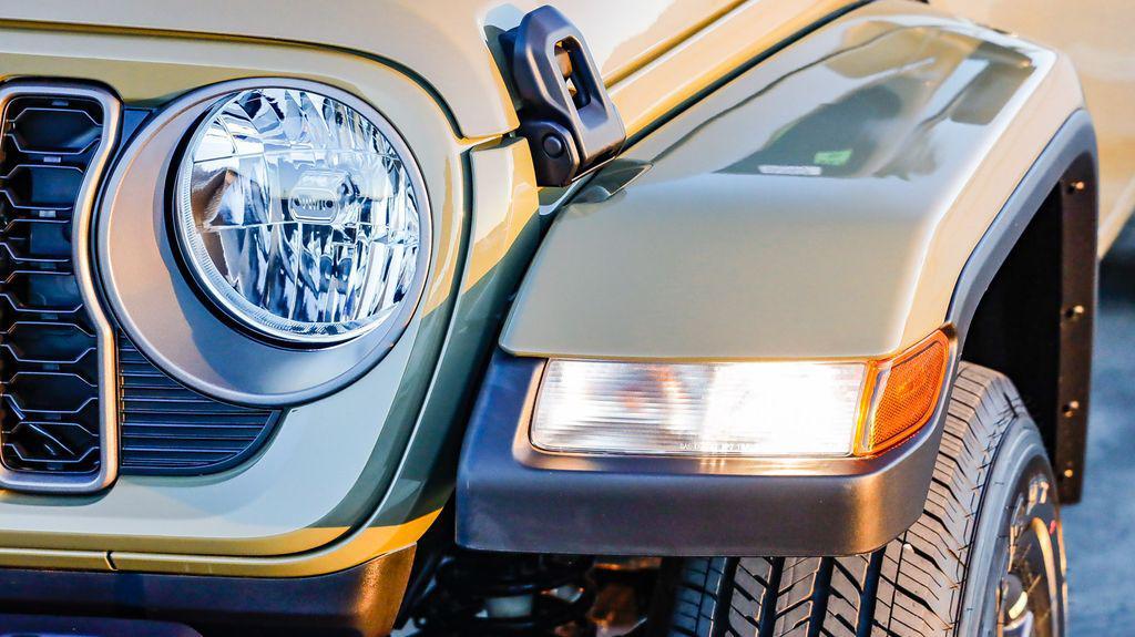 new 2025 Jeep Gladiator car, priced at $39,540