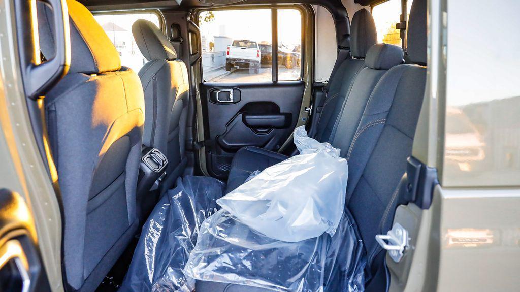 new 2025 Jeep Gladiator car, priced at $39,540