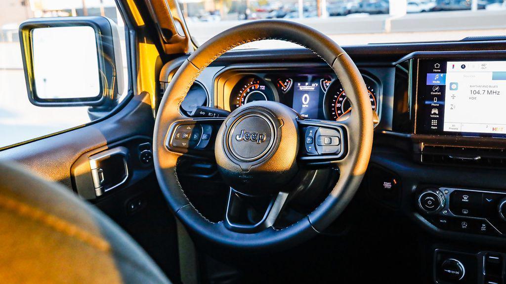 new 2025 Jeep Gladiator car, priced at $39,540
