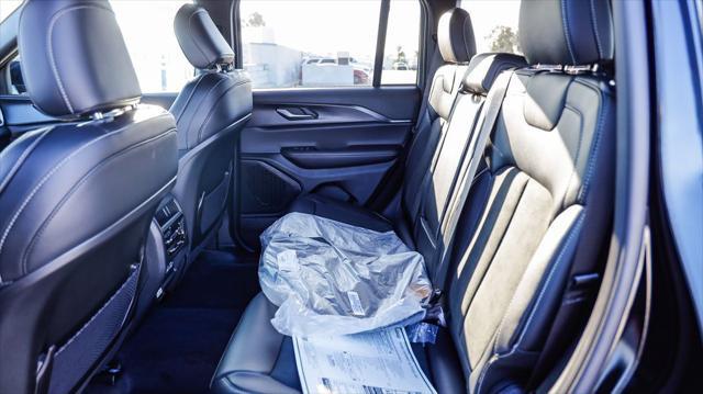 new 2025 Jeep Grand Cherokee car, priced at $38,875
