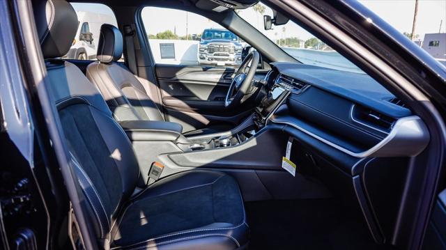 new 2025 Jeep Grand Cherokee car, priced at $38,875