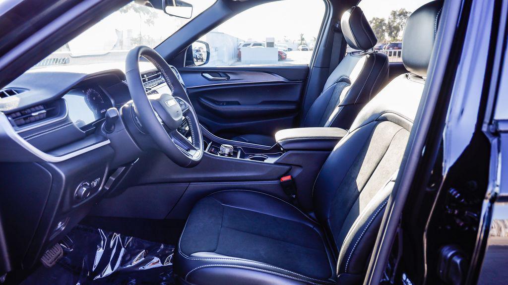 new 2025 Jeep Grand Cherokee car, priced at $35,125