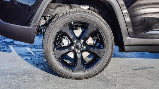 new 2025 Jeep Grand Cherokee car, priced at $38,875