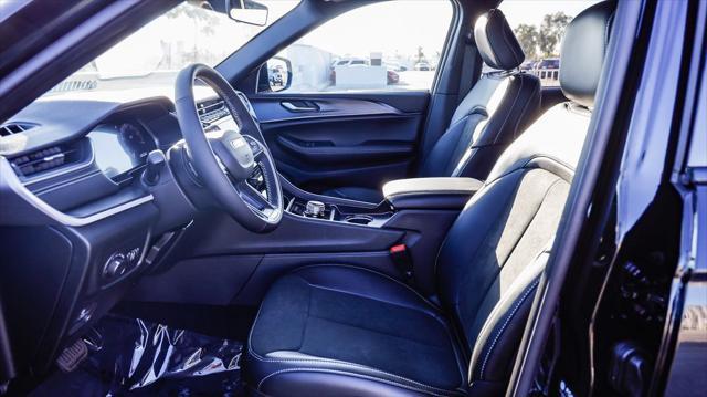 new 2025 Jeep Grand Cherokee car, priced at $38,875