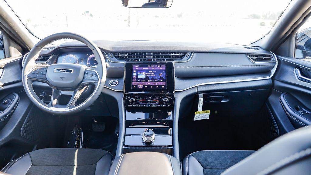 new 2025 Jeep Grand Cherokee car, priced at $35,125