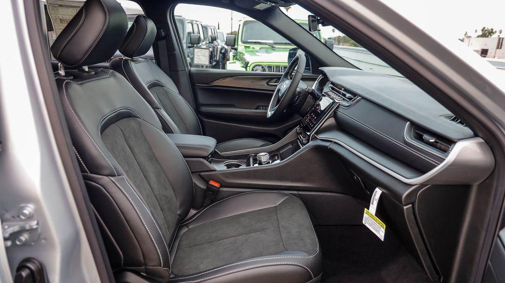 new 2025 Jeep Grand Cherokee L car, priced at $38,795