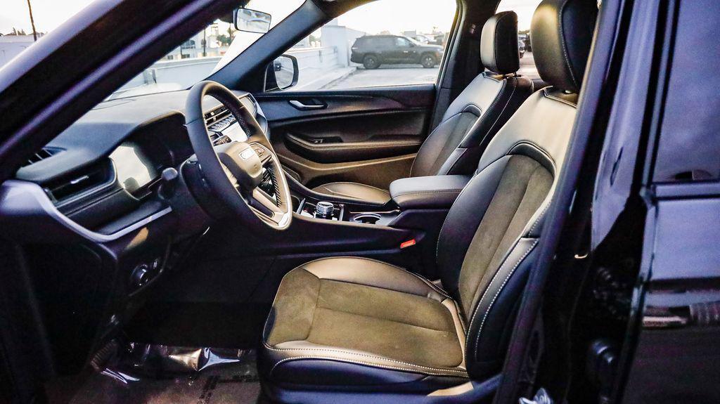 new 2025 Jeep Grand Cherokee L car, priced at $39,755
