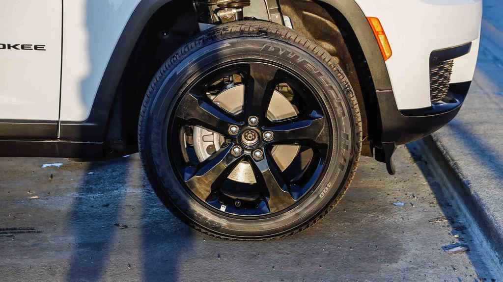 new 2025 Jeep Grand Cherokee L car, priced at $38,519