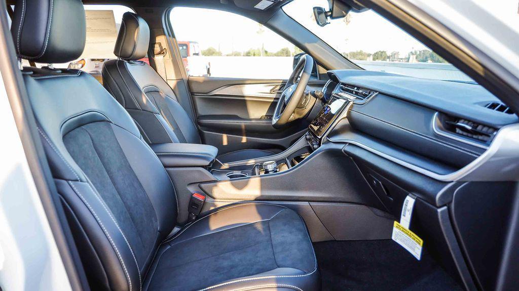 new 2025 Jeep Grand Cherokee L car, priced at $38,519