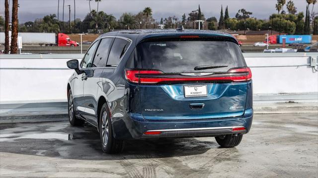 new 2025 Chrysler Pacifica Hybrid car, priced at $34,245