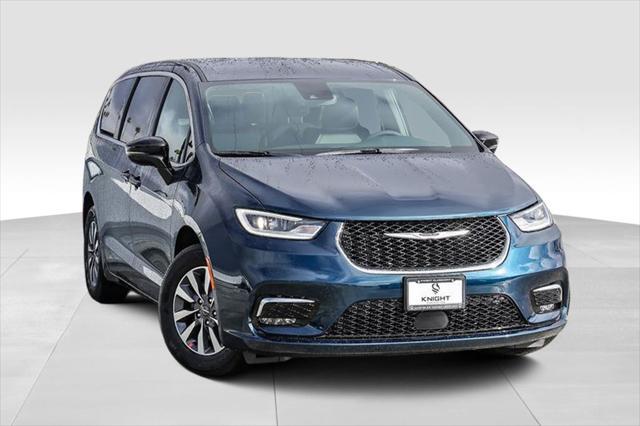 new 2025 Chrysler Pacifica Hybrid car, priced at $34,245