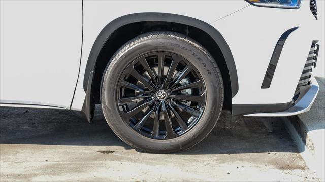 used 2023 Toyota Highlander car, priced at $37,495
