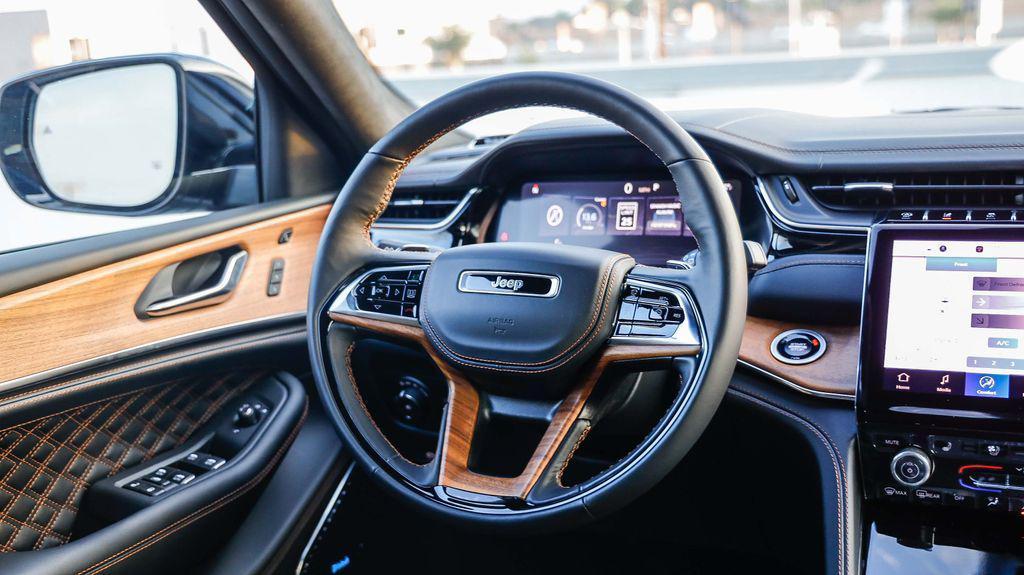 new 2025 Jeep Grand Cherokee car, priced at $59,818