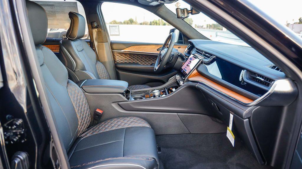 new 2025 Jeep Grand Cherokee car, priced at $59,818