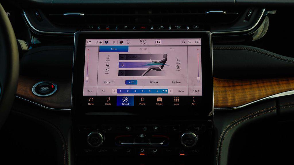 new 2025 Jeep Grand Cherokee car, priced at $59,818