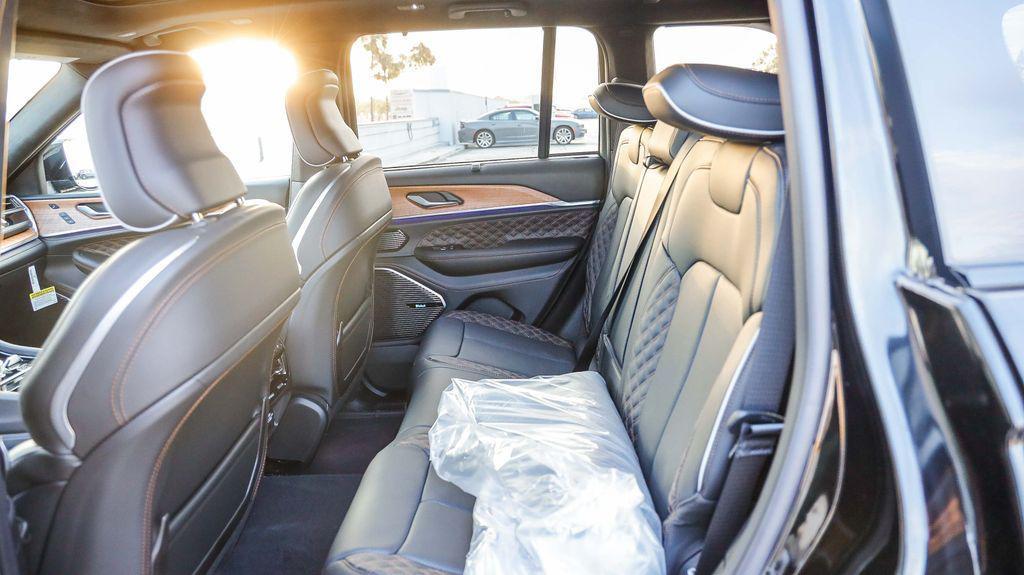 new 2025 Jeep Grand Cherokee car, priced at $59,818