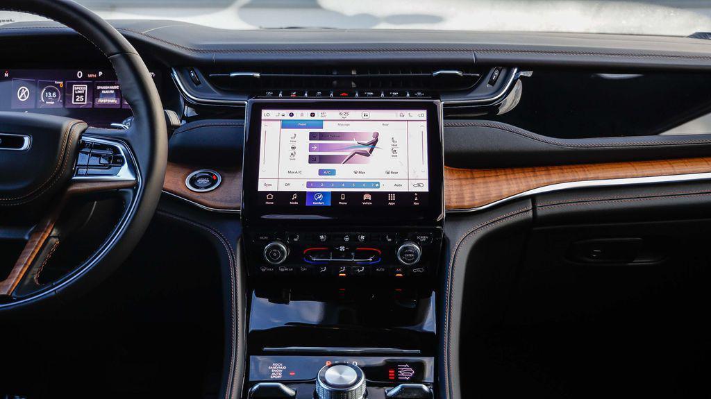 new 2025 Jeep Grand Cherokee car, priced at $59,818