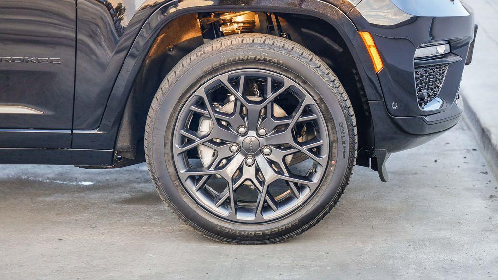 new 2025 Jeep Grand Cherokee car, priced at $59,818