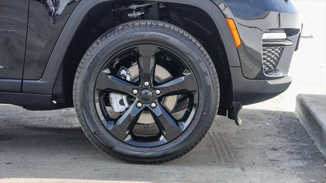 new 2025 Jeep Grand Cherokee car, priced at $42,535