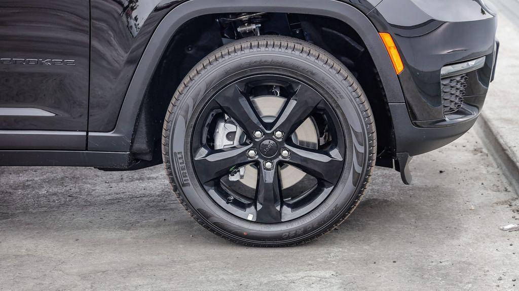 new 2025 Jeep Grand Cherokee L car, priced at $42,216