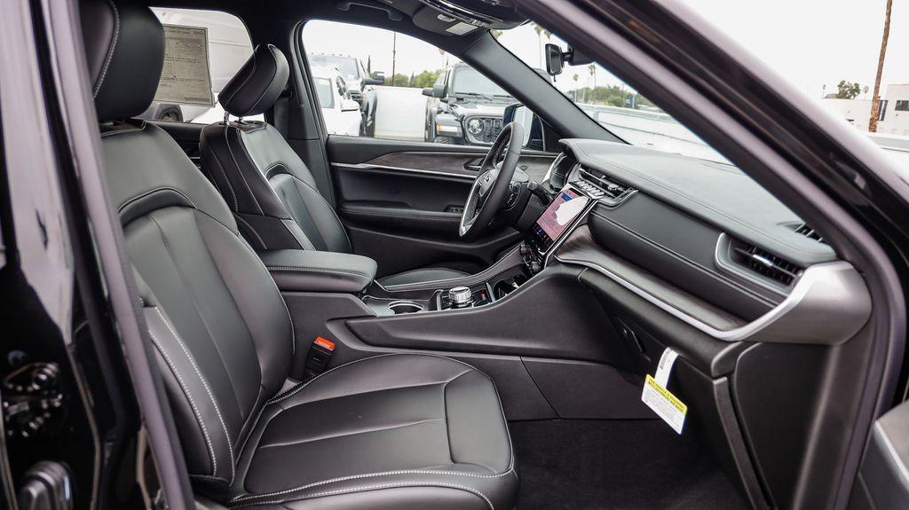 new 2025 Jeep Grand Cherokee L car, priced at $42,216