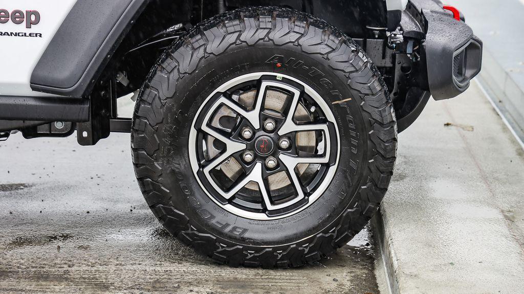 new 2025 Jeep Wrangler car, priced at $48,140